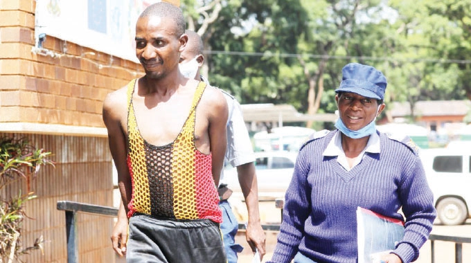 Convict pour acid on wife