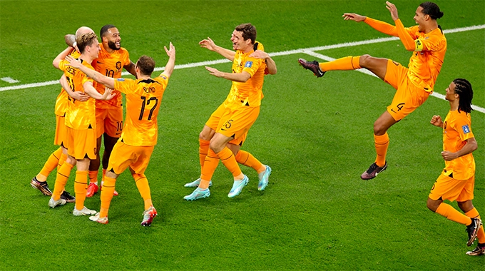 Late goals give Dutch victory over Senegal