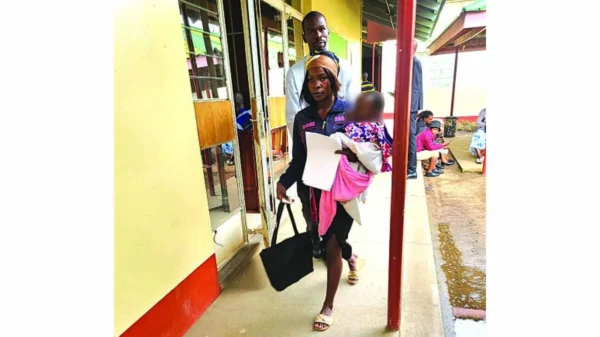 Wife Threatens Suicide After Husband Busts Her with Boyfriend